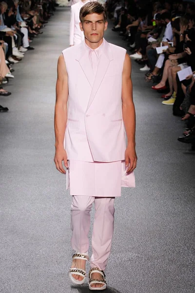 Look 12